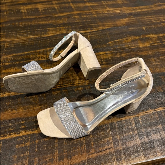 Chelsea Moreland Rhinestone Block Heel - Picture 5 of 7